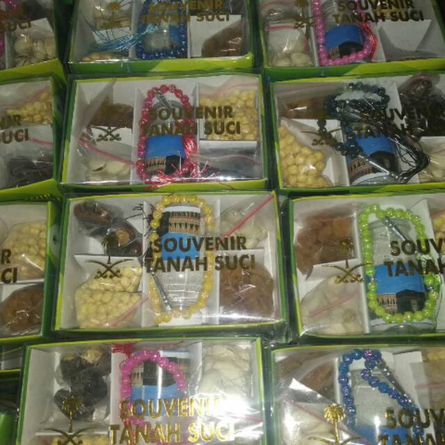 

Paket souvenir oleh oleh haji dan umroh