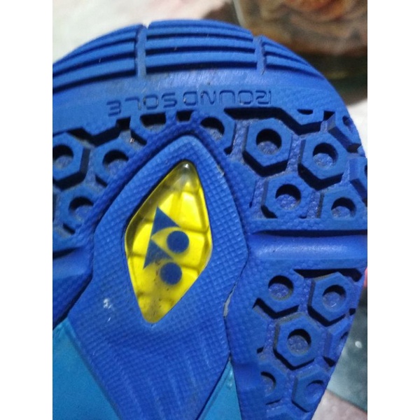 sepatu badminton yonex original second/bekas