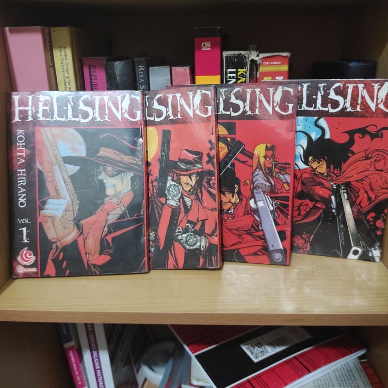 komik Hellsing 1-4 set (second)