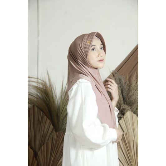 Hijab instan bergo pamela khimar penguin jersey by Desmonda Fashion