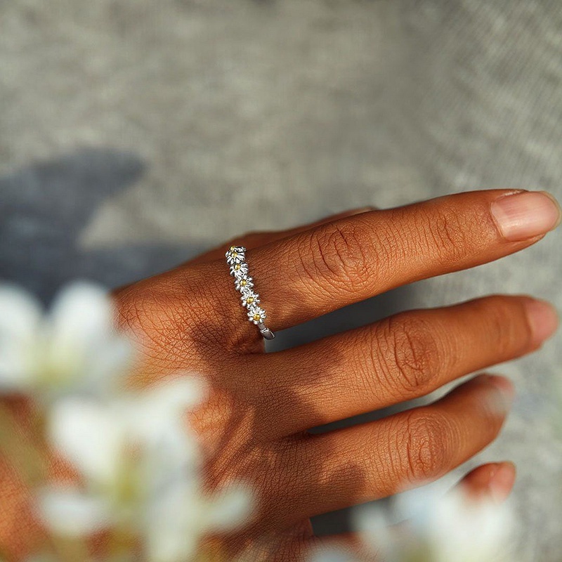 Cincin Model Terbuka Adjustable Desain Bunga Daisy Gaya Vintage Korea Untuk Wanita