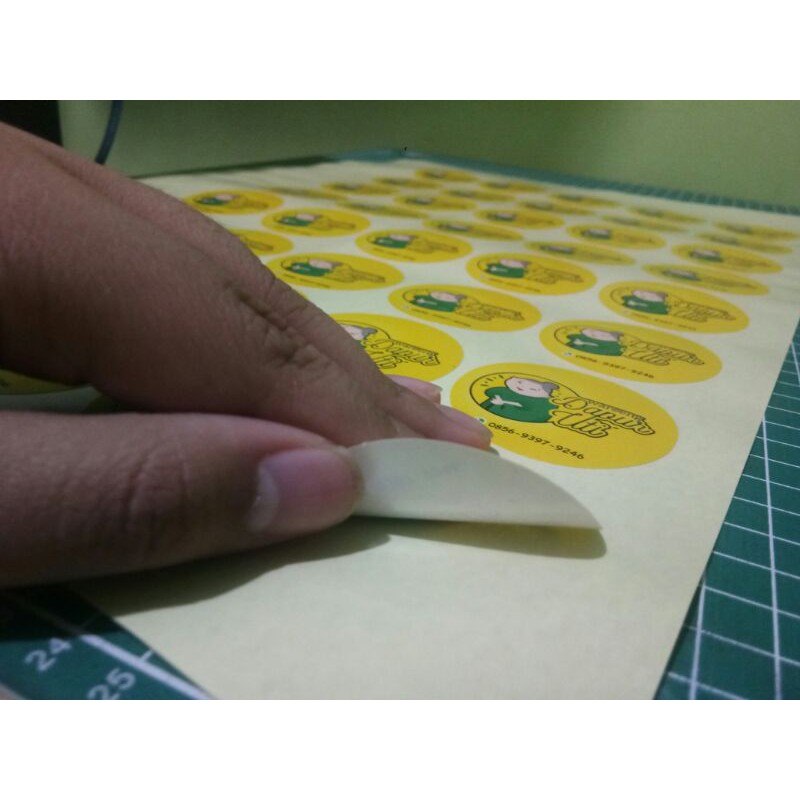 

Cetak Stiker LAbel A3+ Stiker Chromo + laminasi