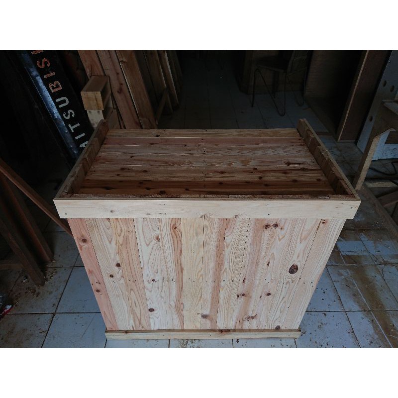 Stand Booth Kayu Minimalis Pinus Jati Belanda