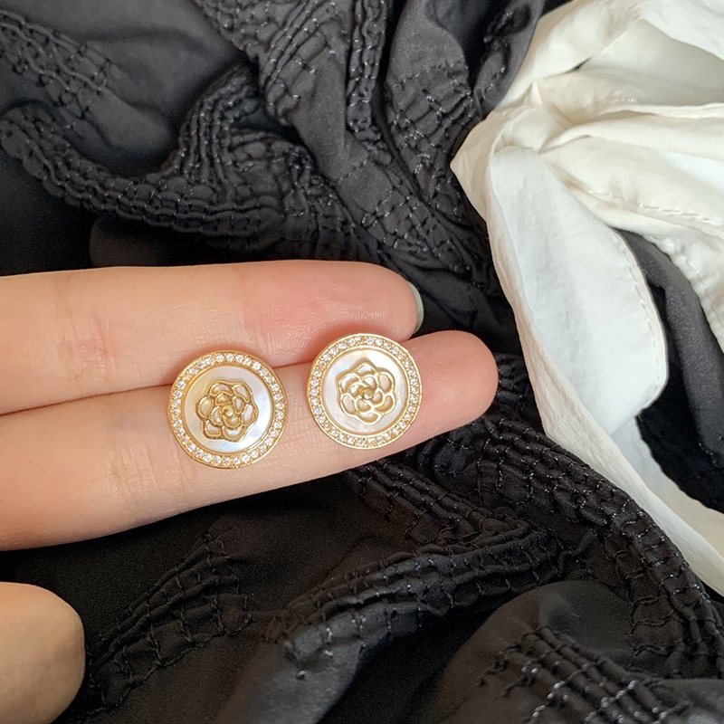 Anting Bulat Mawar Elegan Vintage Untuk Wanita Korea Aksesoris Telinga Mengkilap