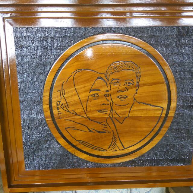 Bingkai ukiran foto kayu