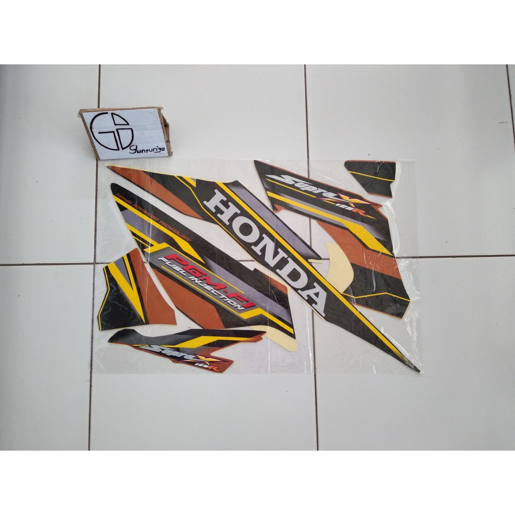 Striping Sticker Lis Supra X 125 R fi 2006 2007 Hitam Lis Gold
