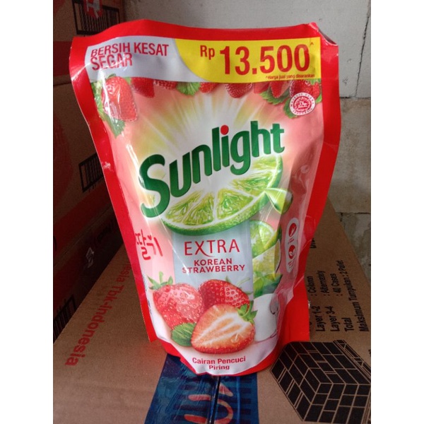 SUNLIGHT Sabun Cuci Piring Korean Strawberry 560ml