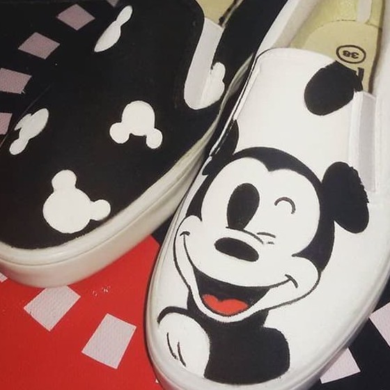 

SEPATU LUKIS BEBAS DESAIN CUSTOM NAMA GAMBAR KUALITAS RAPI CEPAT 47