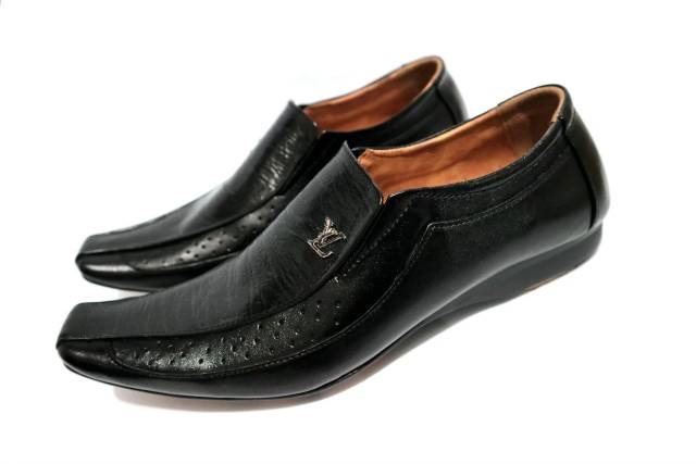 run bird leather shoes