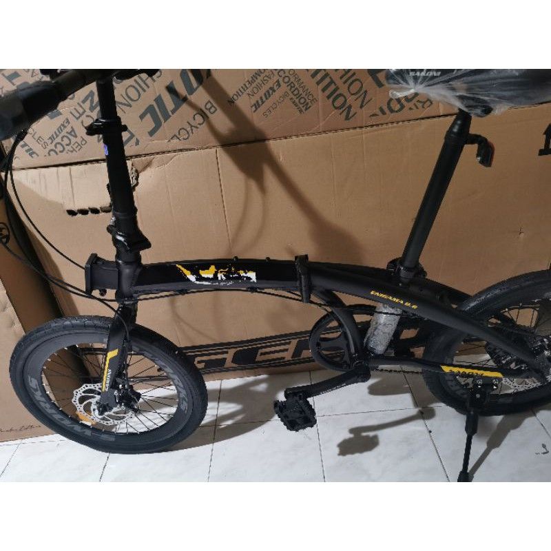 Sepeda Lipat 20 Sakoni Enigama 10.8 Alloy Hidrolik 18 Speed