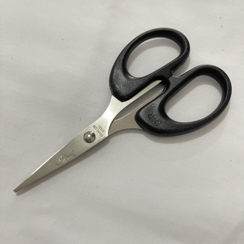 

Gunting stainless ideal 12 cm (PERLUSIN) / k100