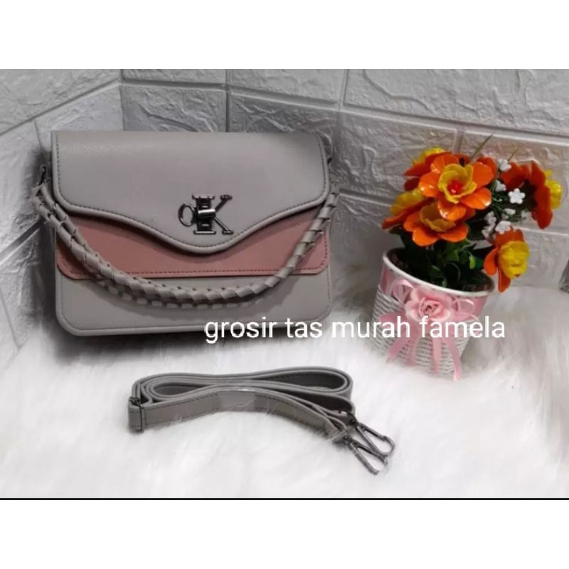 Tas wanita selempang CK rantai giok