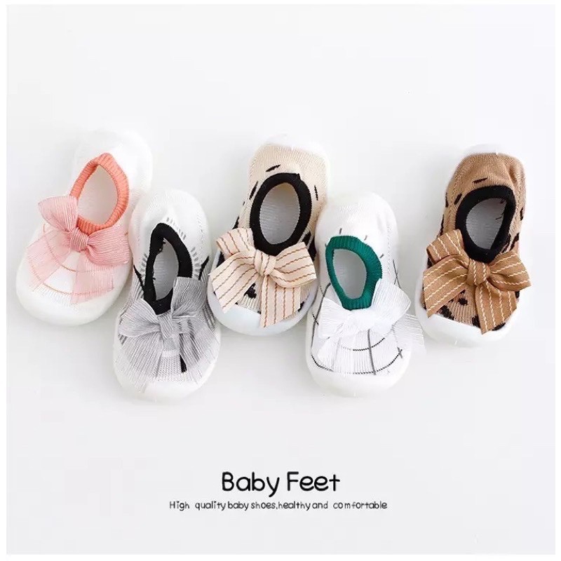 Playdate Sepatu Bayi Prewalker Perempuan Kaos Kaki Anak Bayi Balita Alas Karet Skider Shoes Import