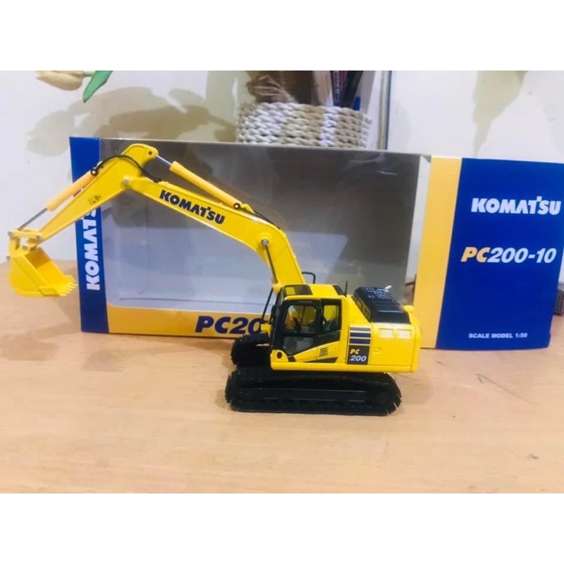 Excavator miniatur komatsu