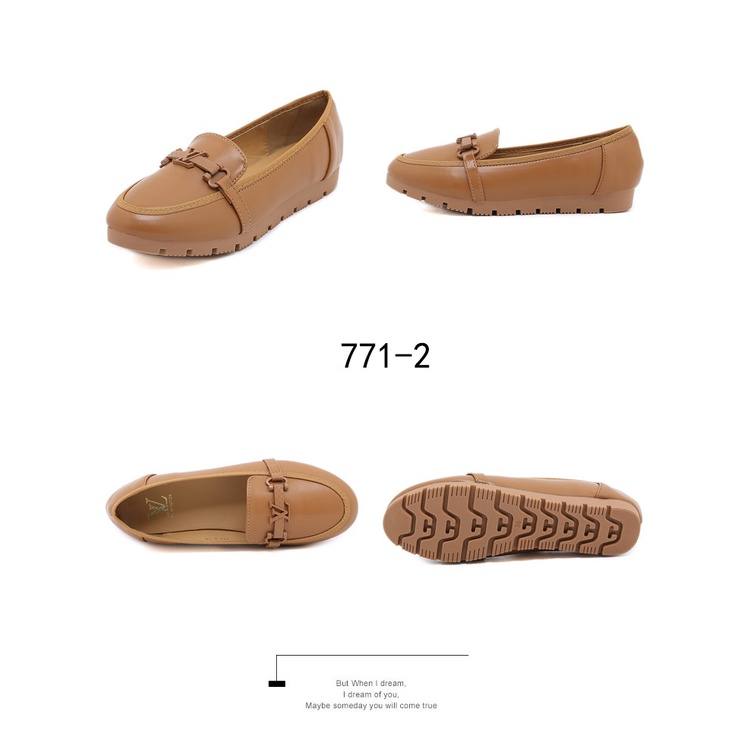 Leather Logo Buckle Flat Shoes 771-2