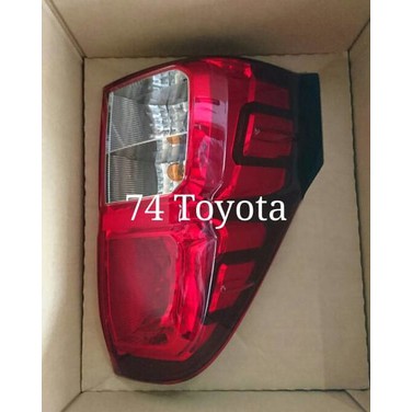 Stoplamp Kanan Hilux 2016 Original Toyota