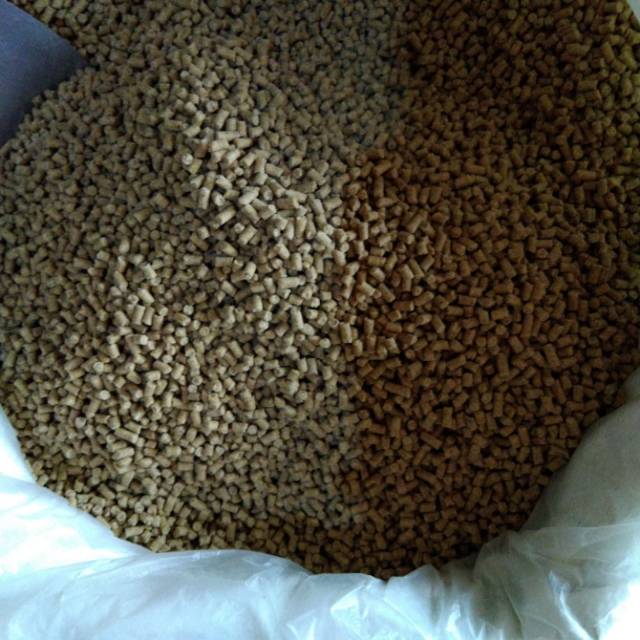 Por 551 umpan ayam (1kg)