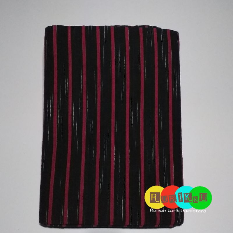 Kain Lurik Gerimis Tumpal motif elegan dan menarik.