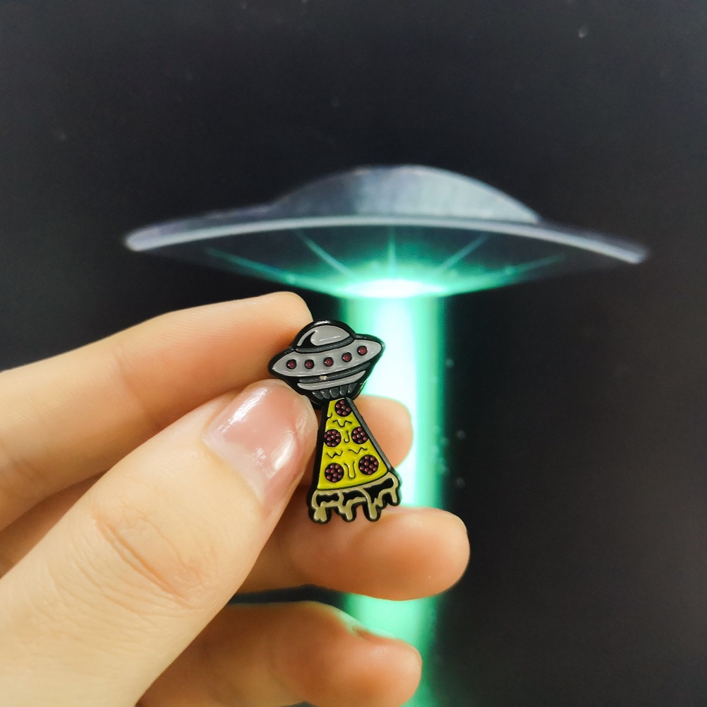 Bros Pin Enamel Bentuk Alien Luar Angkasa Hijau Untuk Geeks / Him / Her