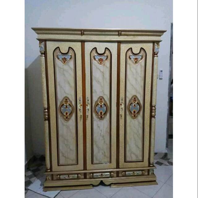 Lemari baju jati jepara