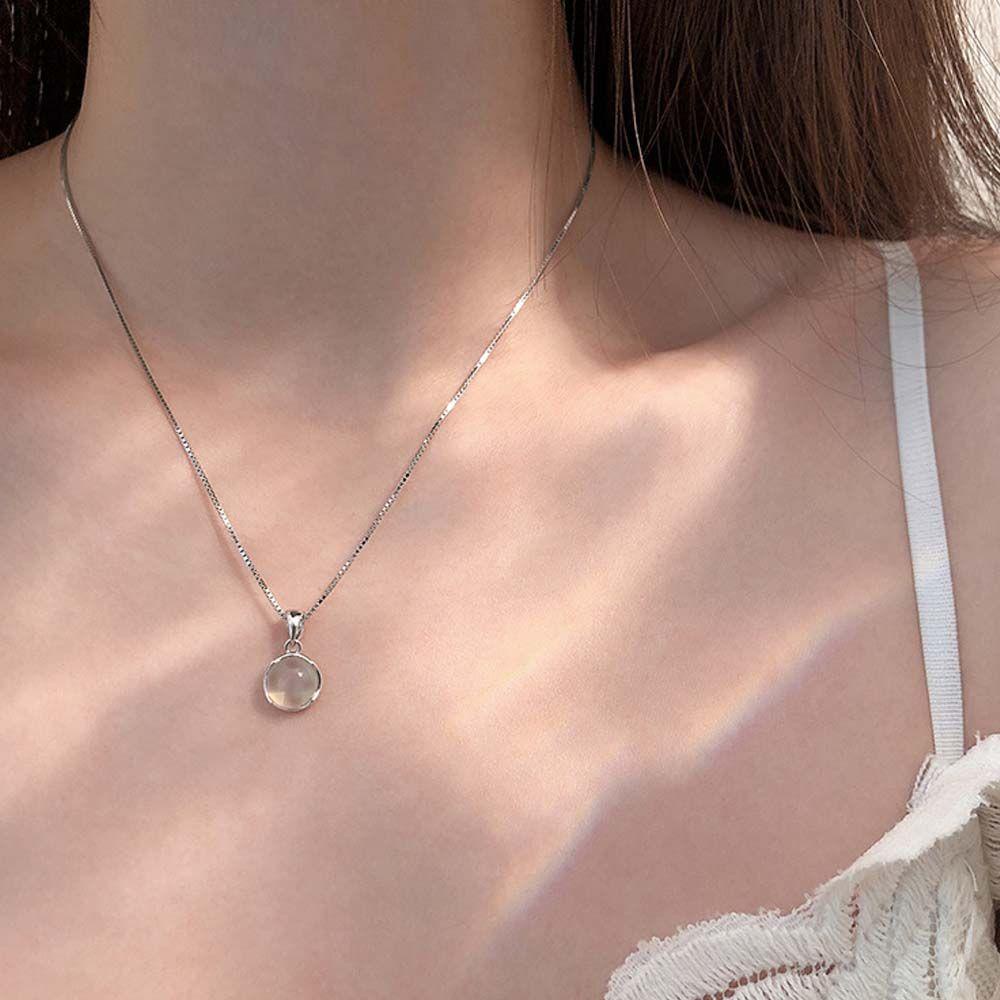 NEEDWAY Wanita Kalung Manis Klasik Buatan Kristal Kalsedon Putih Liontin Geometris Tembaga Gaya Korea Necklace