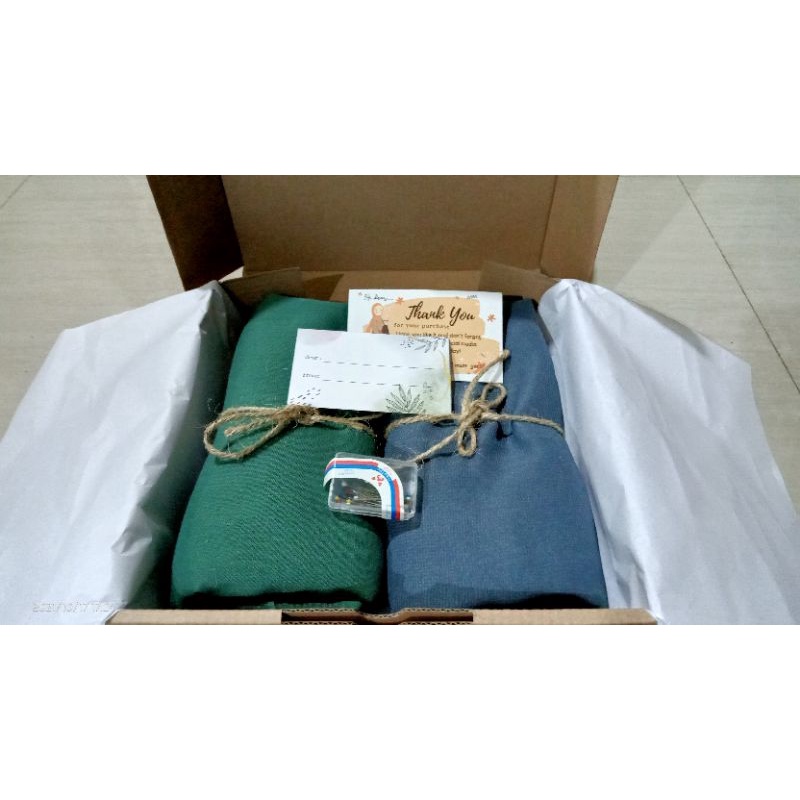 

HAMPERS HIJAB MURAH/GIFTBOX/KADO WISUDA/KADO PACAR/HIJAB BELA SQUARE