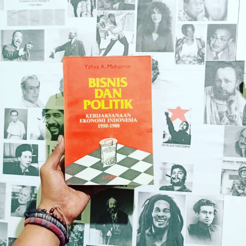 Tiga Kota Satu Pengabdian: Jejak Perjalanan Yahya A. Muhaimin Bisnis dan Politik: Kebijaksanaan Ekon