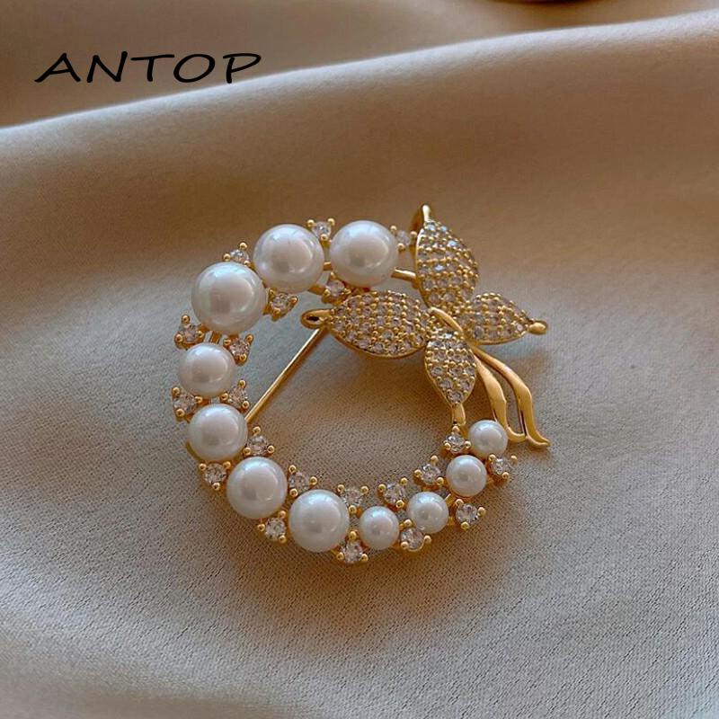 Bros Bentuk Kupu Candy Jewelry Fashion Korean Butterfly Brooches Gold Color Pearl Brooch Pins Rhinestone Breastpin for Women bros hijab Untuk Aksesoris Pakaian Cosplay