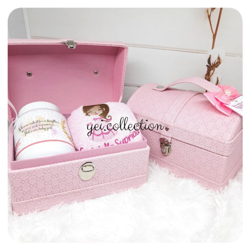 Pre Order - Souvenir Hampers Premium Mug Custom & Handuk Bordir | Box Peti Harta Karun Bayi Ultah We