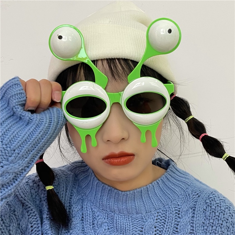 Kacamata Hitam Desain Alien Warna Hijau Untuk Pasangan