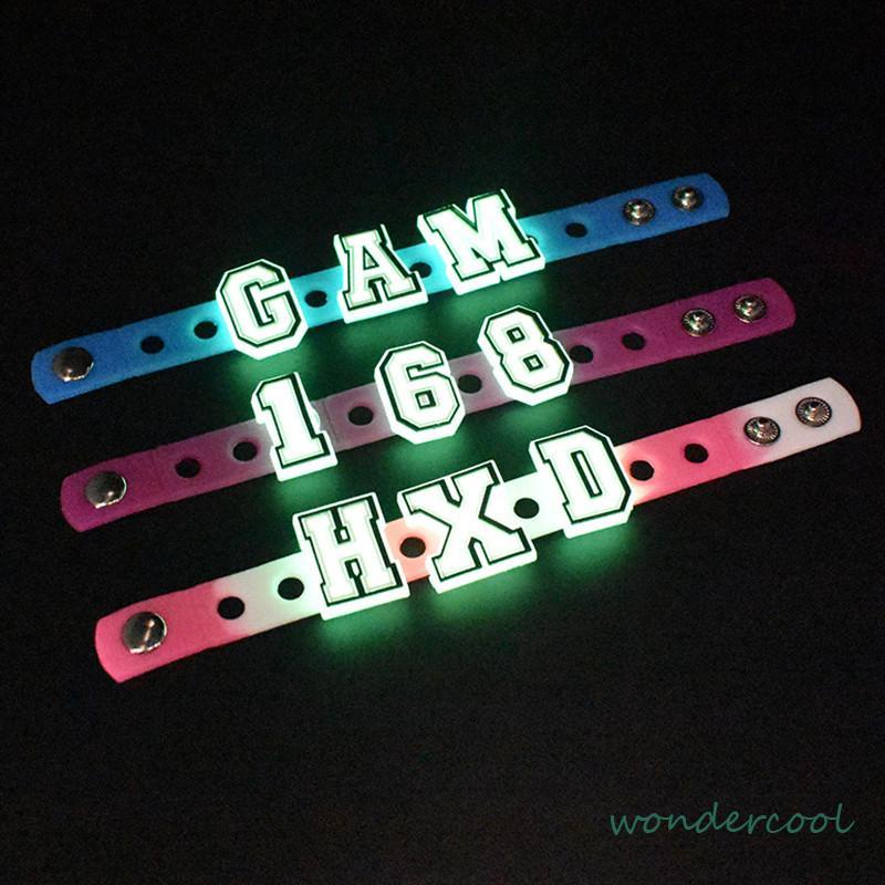 Charms gesper sepatu Tangan Glow in The Dark Desain Sepatu Tulisan Untuk Pesta / Hadiah-Won