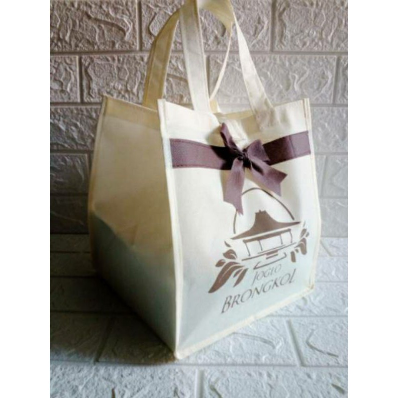 

tas berkat sablon/tas promosi toko/tas hajatan/tas seminar/tas ulang tahun/tas kotak nasi
