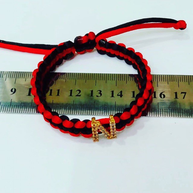 Gelang tangan wanita inisial