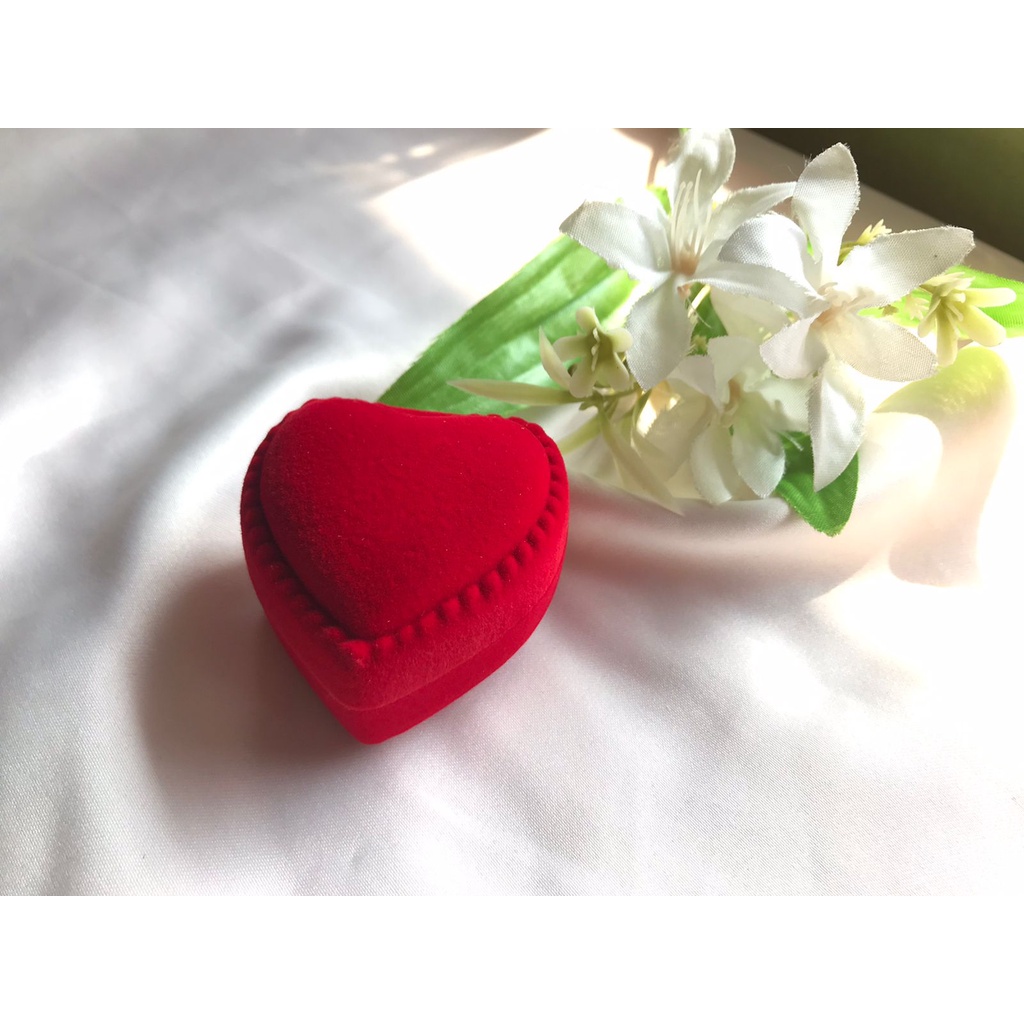 

kotak perhiasan cincin love