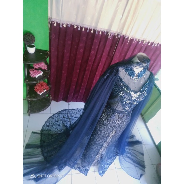 gaun slim berekor