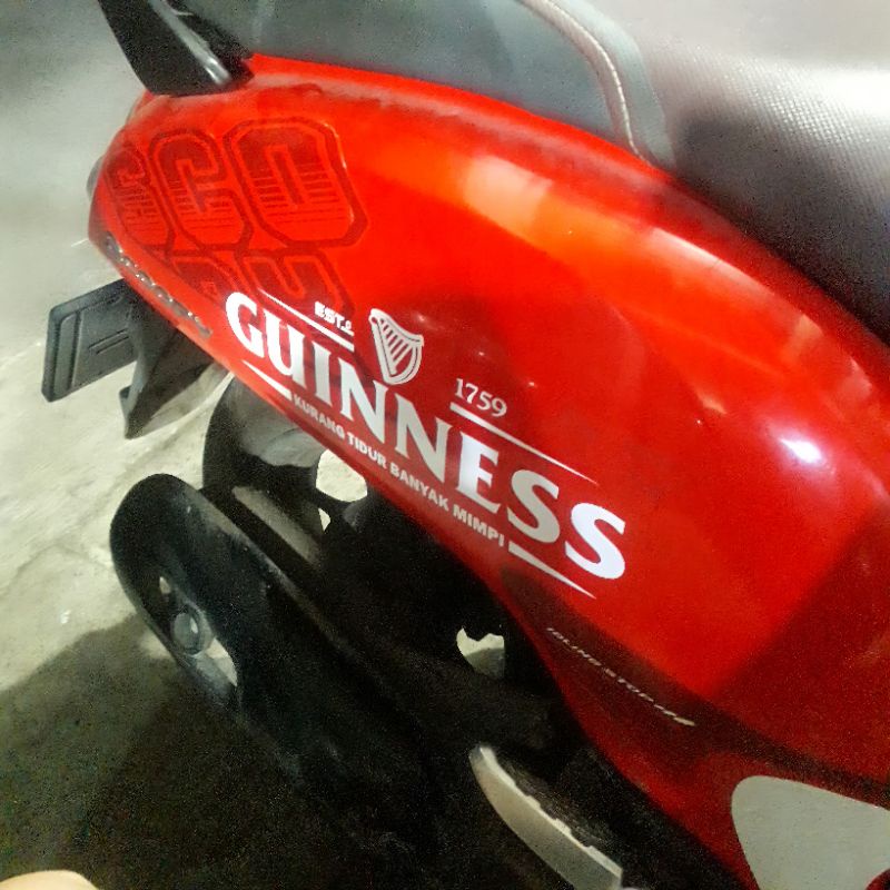 stiker motor GUINNESS kurang tidur banyak mimpi scoopy CUTTING STIKER kanan kiri