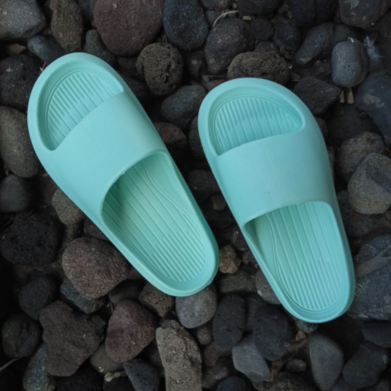 Sandal Wanita Karet Slide Slip On Bahan Karet Terbaik