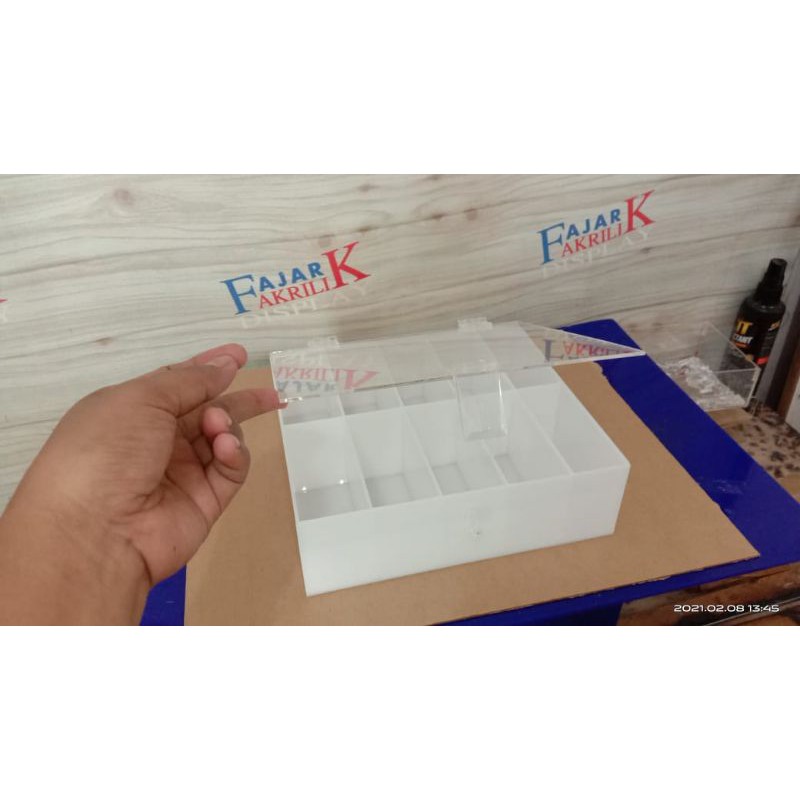 

Akrilik box tempat kartu/foucher