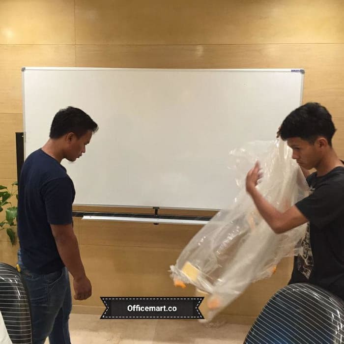 

Papan tulis magnet - Papan tulis putih + Stand Single Face Sakana Ukuran 90 x 120 (1 muka)