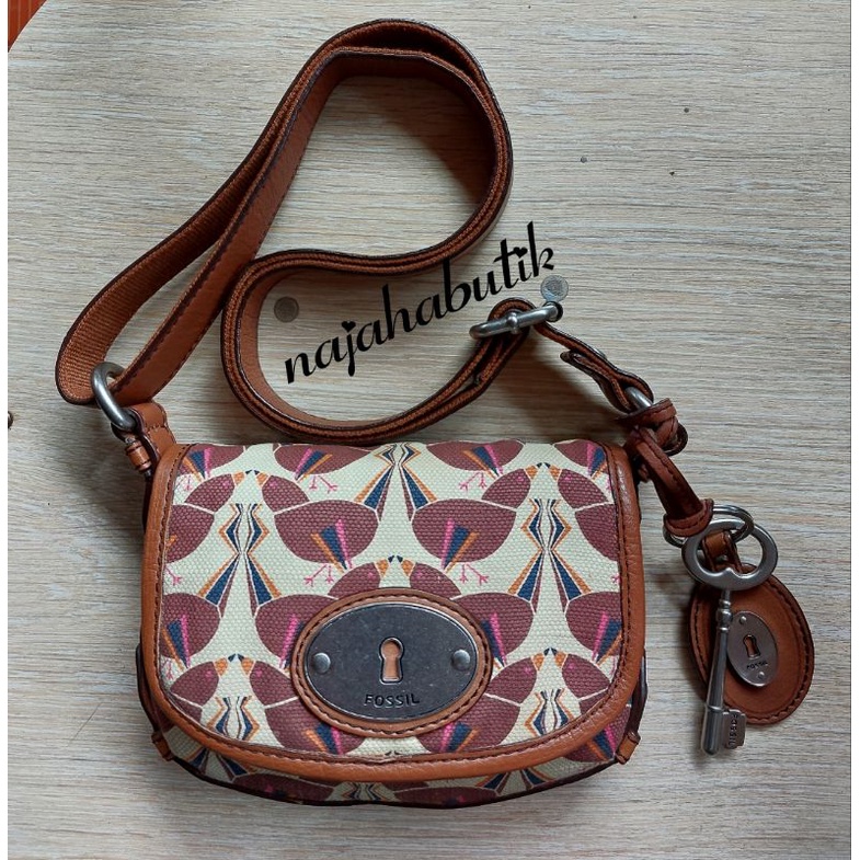 Harga sling bag discount fossil