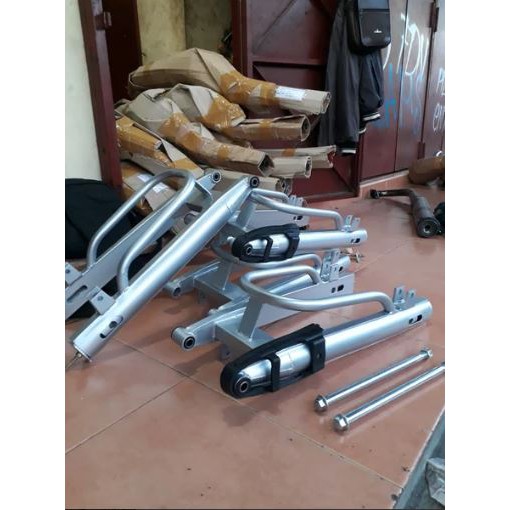 jual swing arm oval bahan besi atau sapit urang atau sasis rx king warna silver metalic