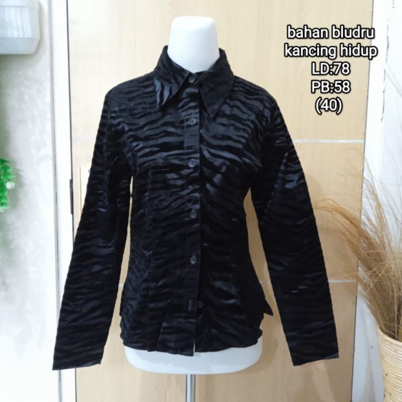 PRELOVED THRIFT KEMEJA WANITA // KEMEJA WANITA // PRELOVED KEMEJA // THRIIFT KEMEJA // THRIFT KEMEJA BEKAS-3