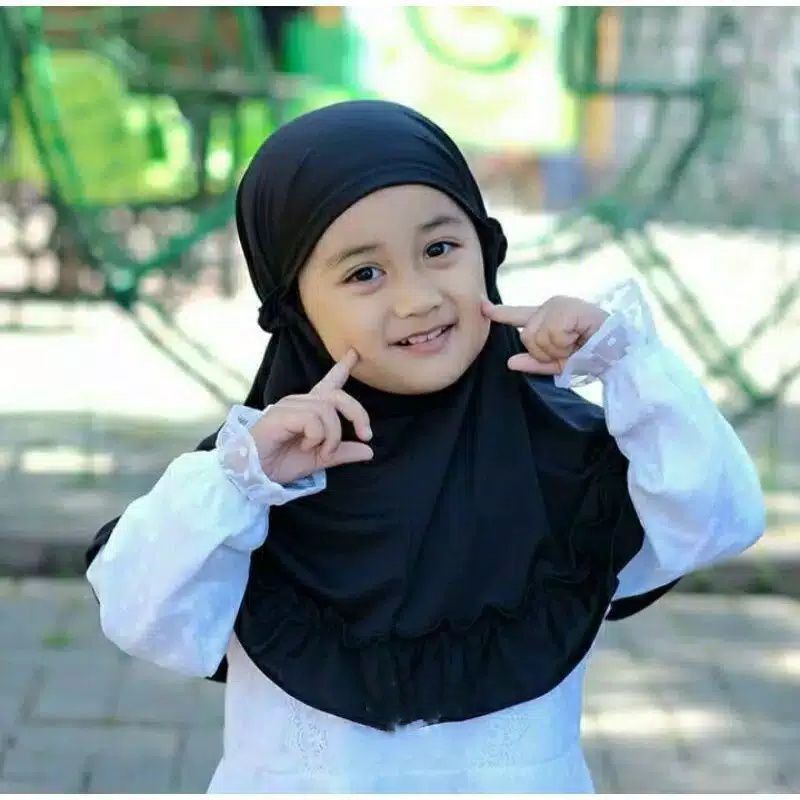 Hijab Anak dengan tali belakang model rempel Naura