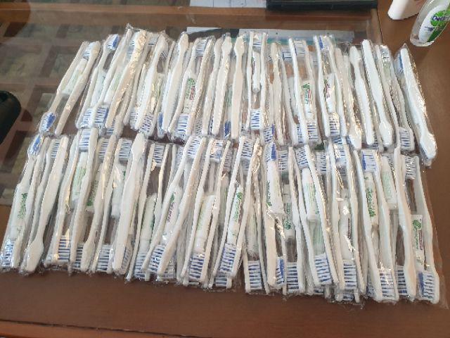 2 Sikat Gigi + 1 Pasta Gigi Hotel / Rumah Sakit