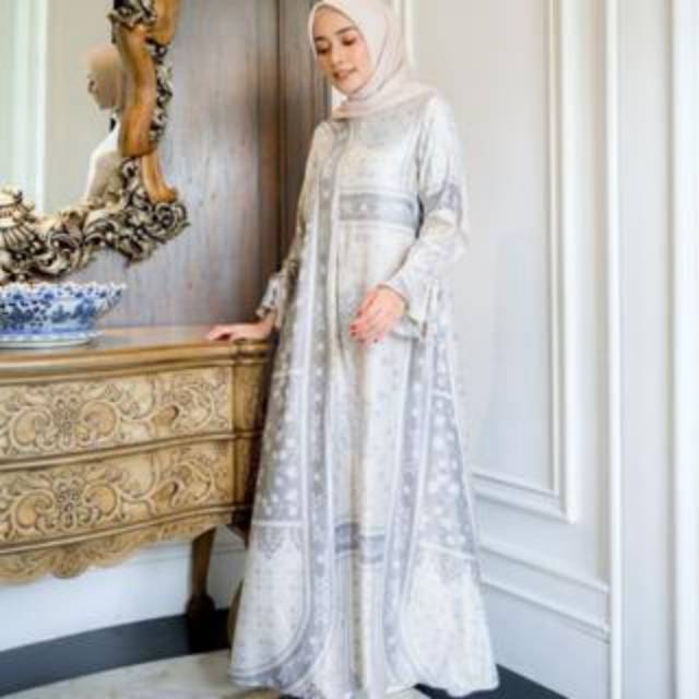 Agnia Dress Peony XL Wearing Klamby