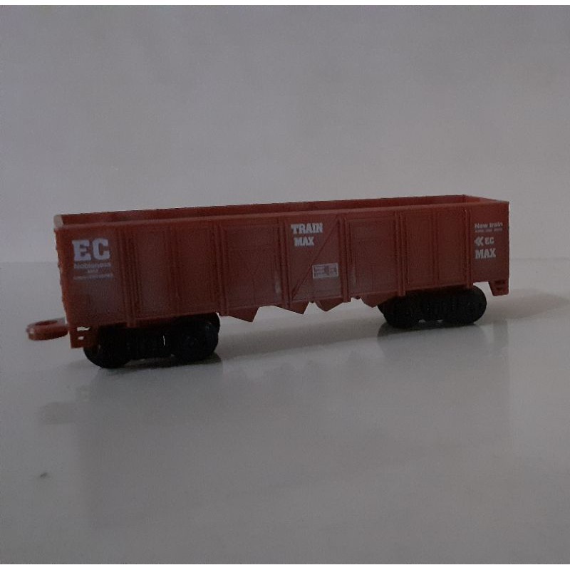 Gerbong Batubara Merah Kereta Railking