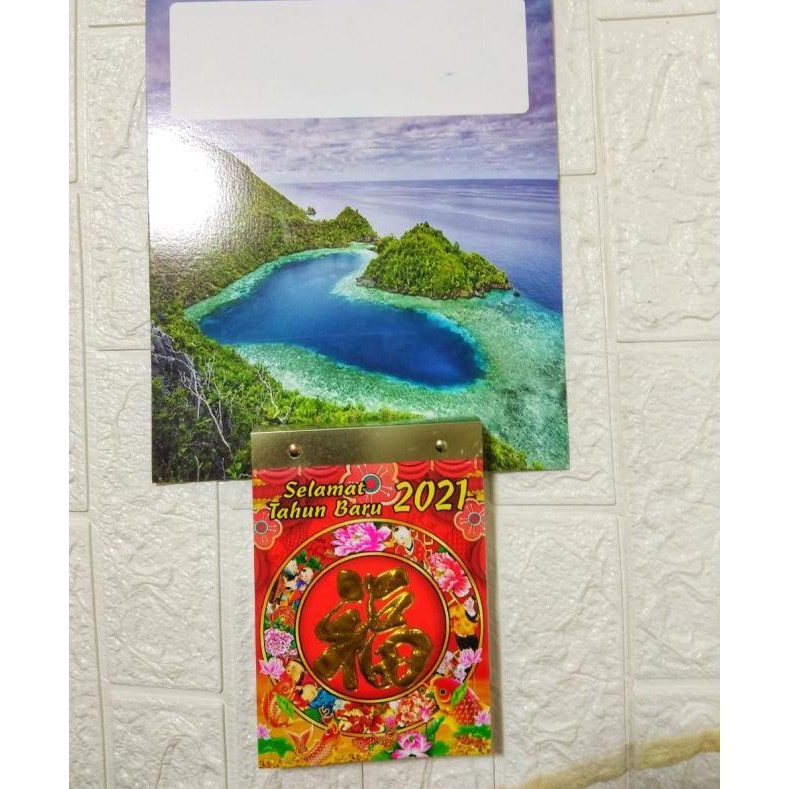 

Limited Edition!-889 KALENDER HARIAN SOBEK + TATAKAN UKURAN SEDANG 2021