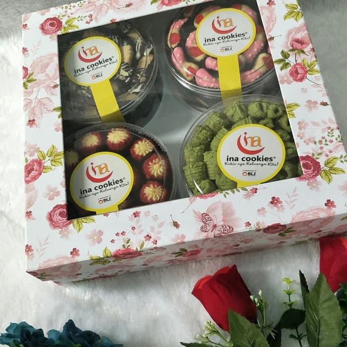 Hampers gift box 4 toples Ina Cookies