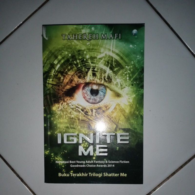 PRELOVED Novel IGNITE ME - Series Shatter Me karya Tahereh Mafi