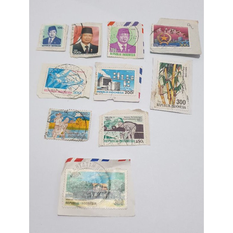 

Perangko Indonesia ( isi 10 pcs ) sesuai foto kondisi sudah di cap / terpakai